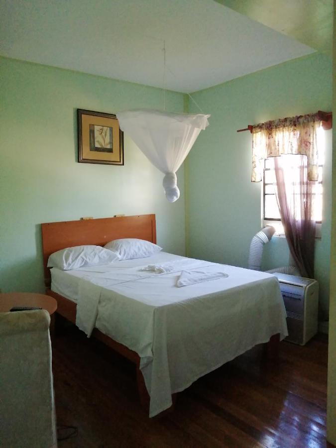 Ms. Holder'S Comfort Villa Georgetown Bagian luar foto